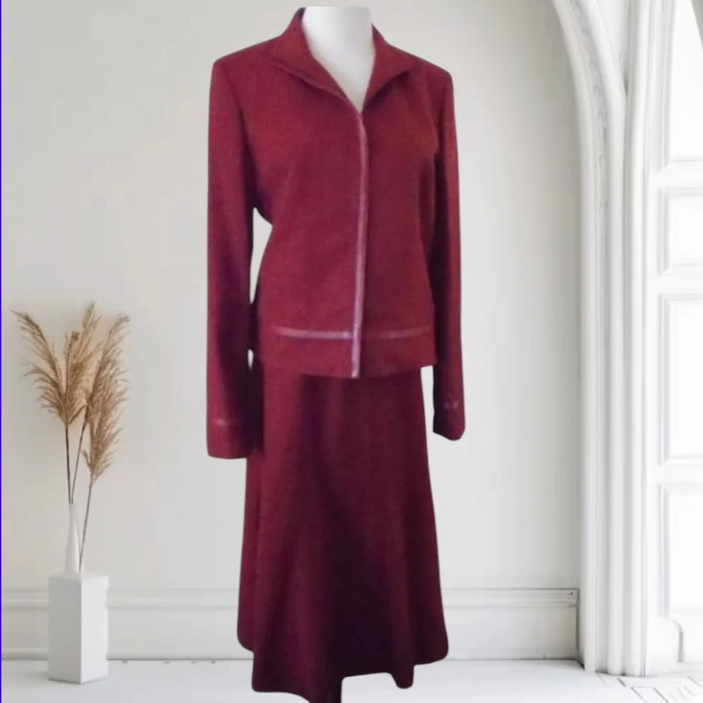 RED MERLOT SUIT FAUX SUEDE SIZE 8 WOMENS SZ 8 GUC